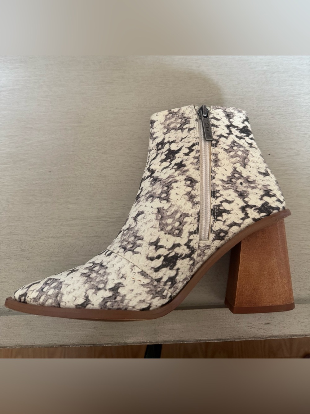 1 STATE Kelte Roccia Snake Print Leather Bootie Woodgrain Block Heel Pointed Toe - Picture 11 of 16